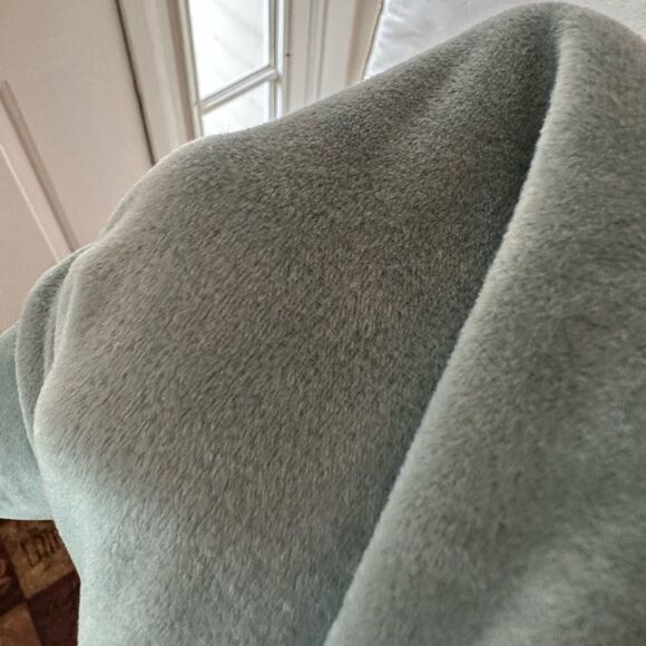 2/$15 Comfy fuzzy green sweatpants - Picture 4 of 4